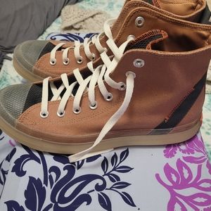 Converse Chuck Taylor hi tops